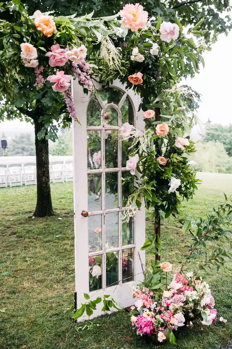 22 Magical Vintage wedding Decorations